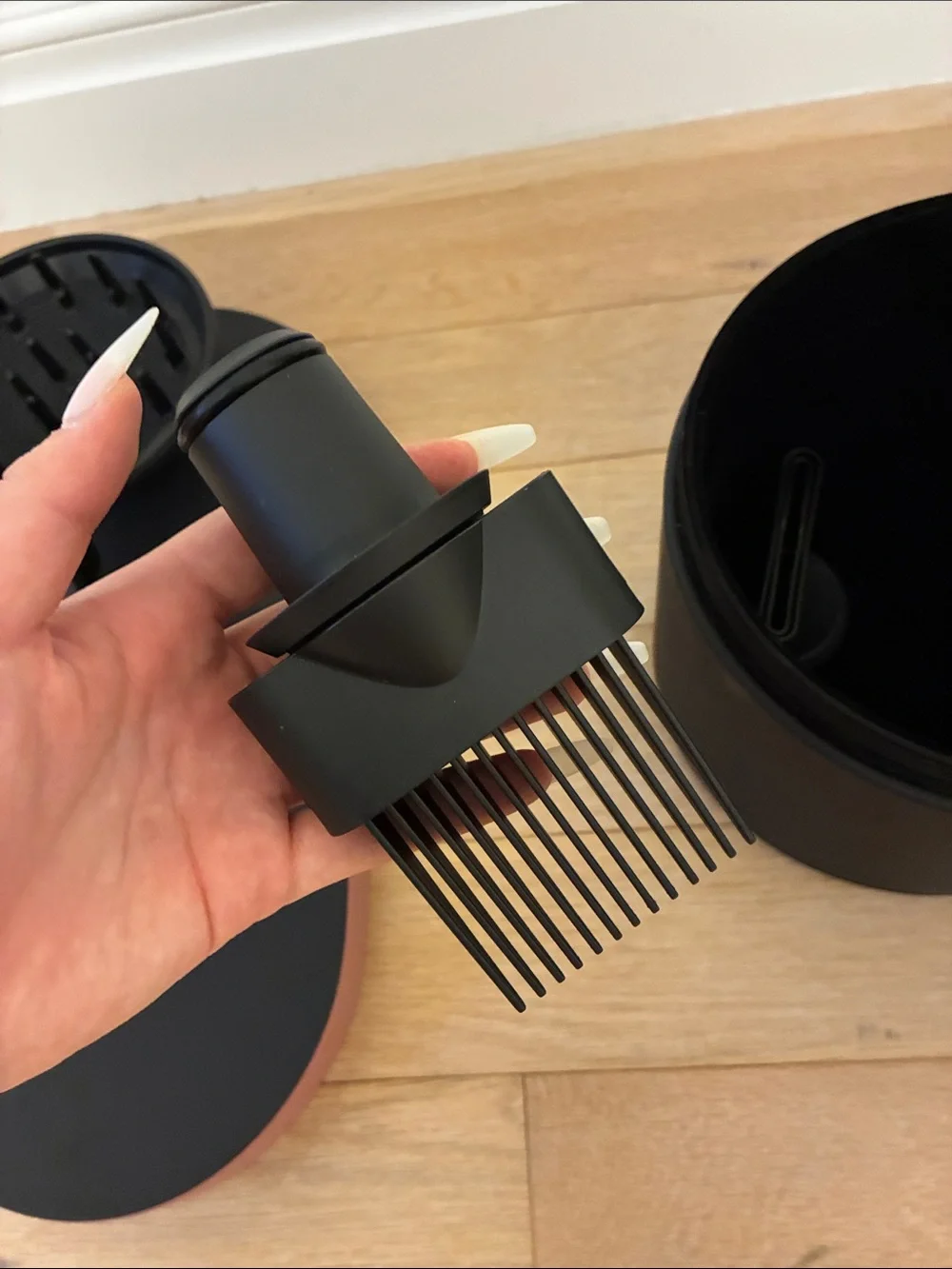 Dyson hairdryer box and accessories (*4)